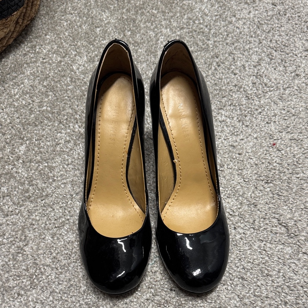 Nine West Shiny Black Pumps